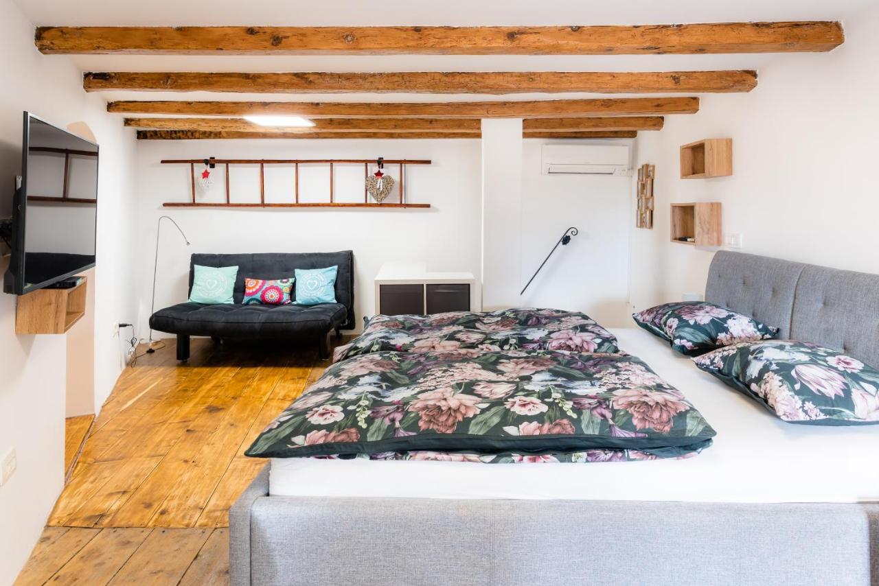 Apartment Villa Irena Great For A Family Holiday With Free Parking And Ev Station Ajdovščina Bagian luar foto