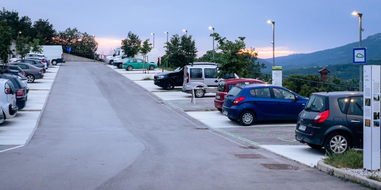 Apartment Villa Irena Great For A Family Holiday With Free Parking And Ev Station Ajdovščina Bagian luar foto